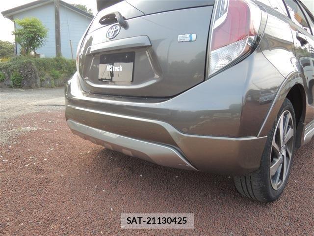Toyota AQUA 2015-01 8072572-13