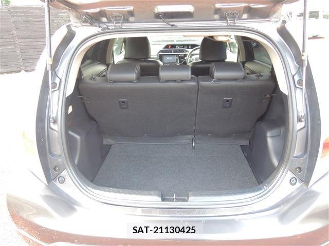 Toyota AQUA 2015-01 8072572-15