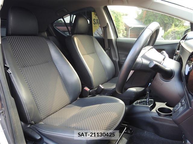 Toyota AQUA 2015-01 8072572-17