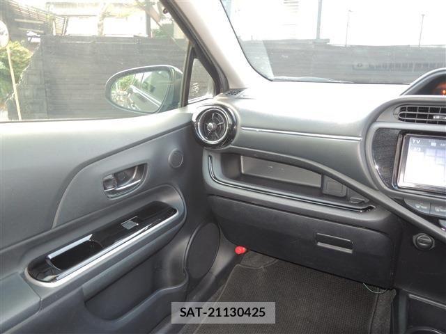 Toyota AQUA 2015-01 8072572-22