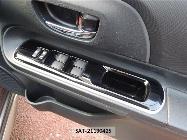 Toyota AQUA 2015-01 8072572-23