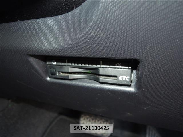 Toyota AQUA 2015-01 8072572-26