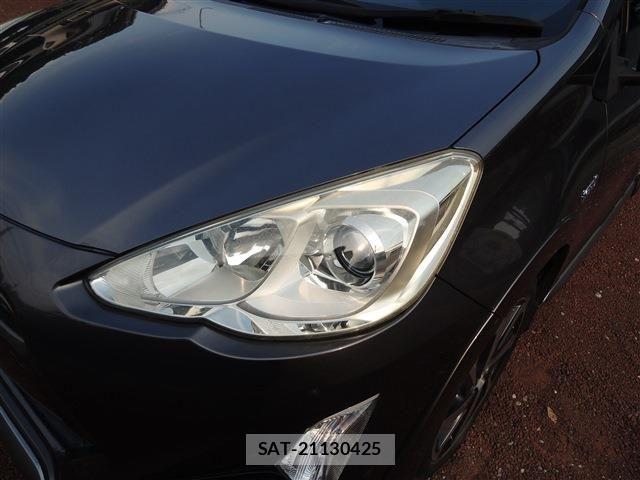 Toyota AQUA 2015-01 8072572-5
