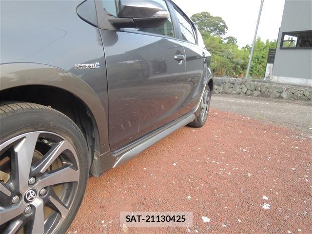 Toyota AQUA 2015-01 8072572-6