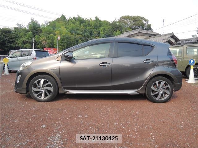 Toyota AQUA 2015-01 8072572-7