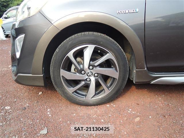 Toyota AQUA 2015-01 8072572-8