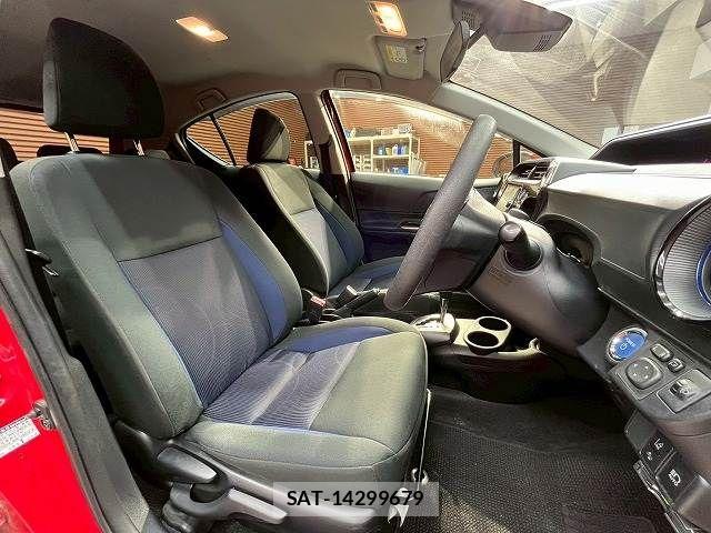 Toyota AQUA 2017-09 8072823-10