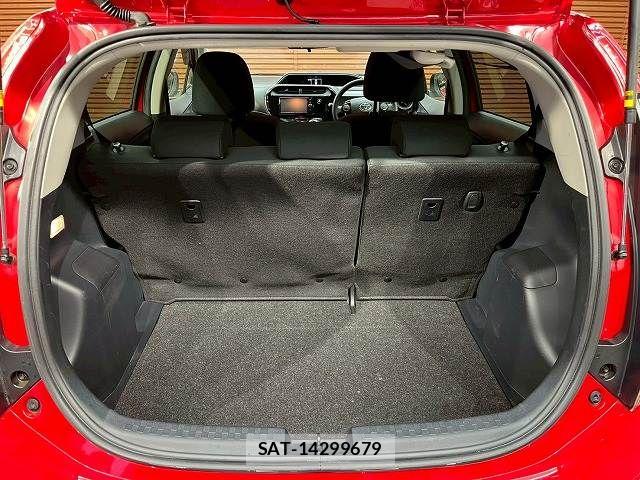 Toyota AQUA 2017-09 8072823-12