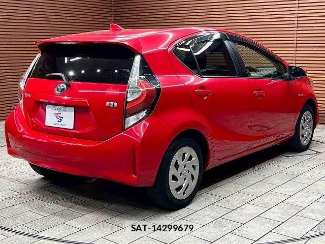 Toyota AQUA 2017-09 8072823-15