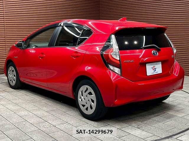 Toyota AQUA 2017-09 8072823-16
