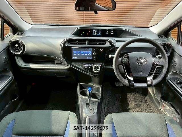 Toyota AQUA 2017-09 8072823-2