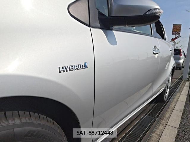 Toyota AQUA 2017-05 8072791-11