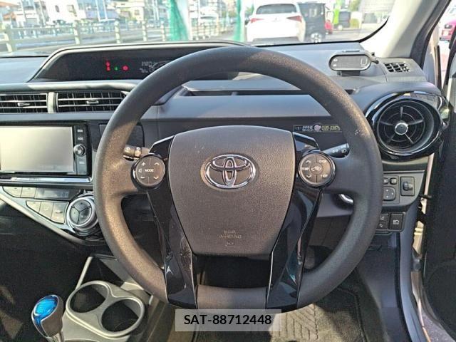 Toyota AQUA 2017-05 8072791-15