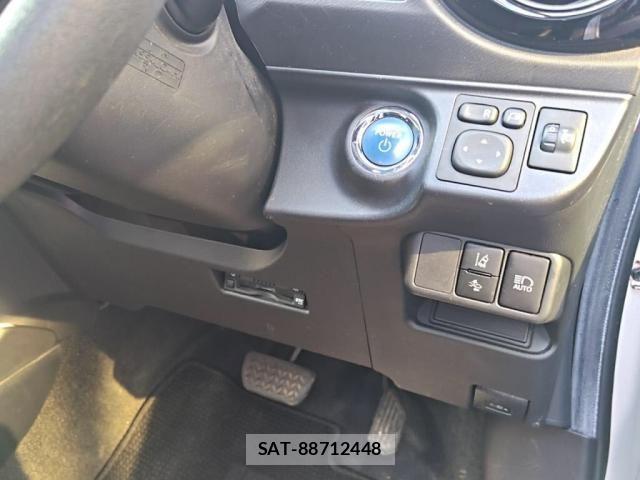 Toyota AQUA 2017-05 8072791-16
