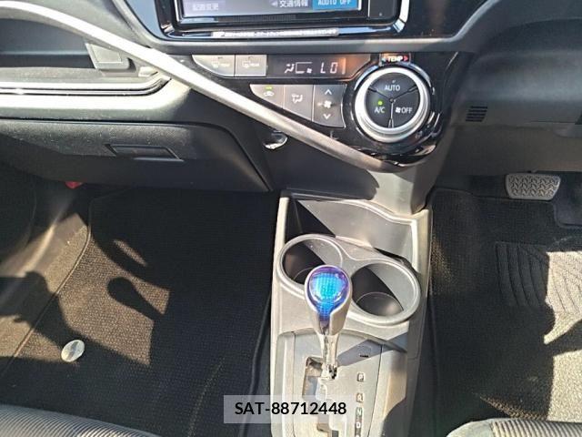 Toyota AQUA 2017-05 8072791-17