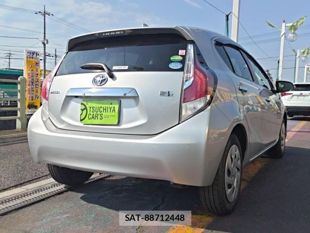 Toyota AQUA 2017-05 8072791-1