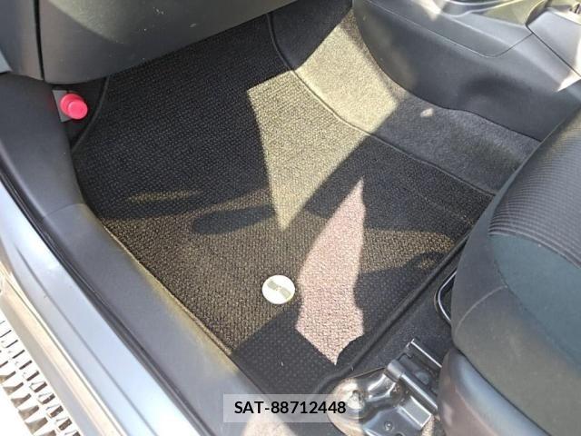 Toyota AQUA 2017-05 8072791-19