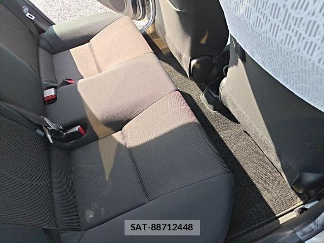 Toyota AQUA 2017-05 8072791-21