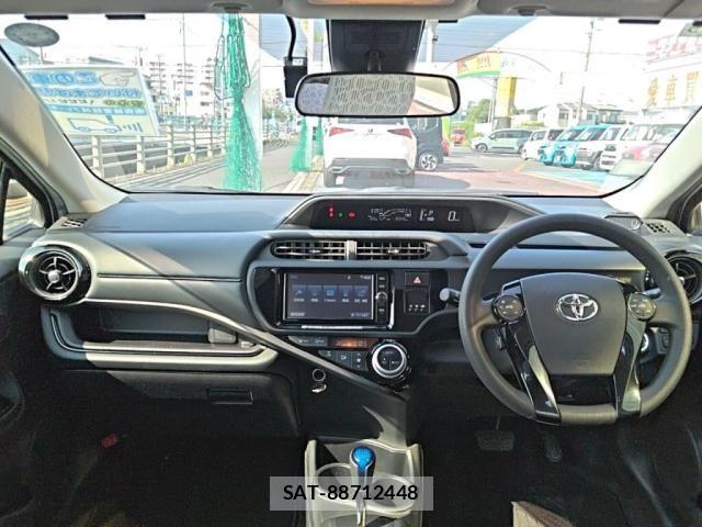 Toyota AQUA 2017-05 8072791-2