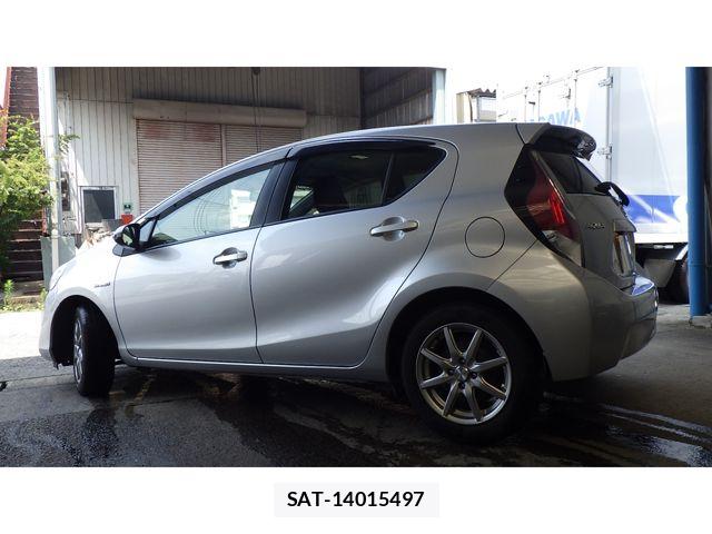 Toyota AQUA 2015-10 8072830-6