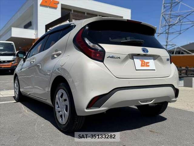 Toyota AQUA 2023-07 8072785-12