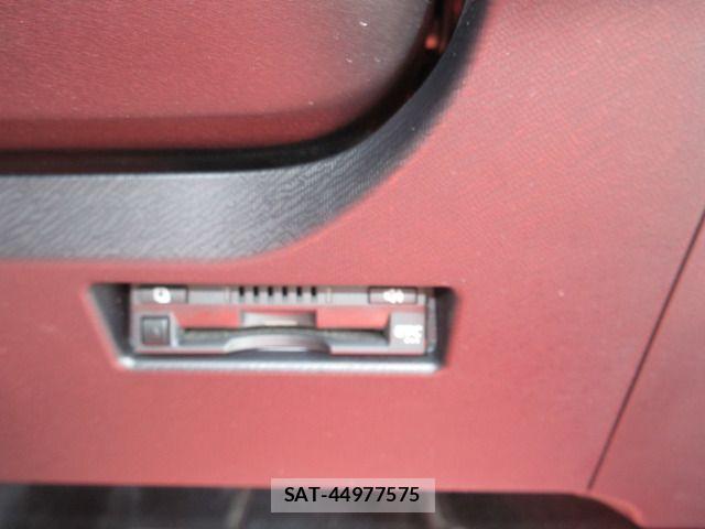 Toyota AQUA 2017-09 8072813-10