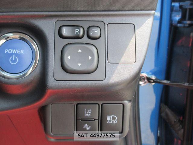 Toyota AQUA 2017-09 8072813-11