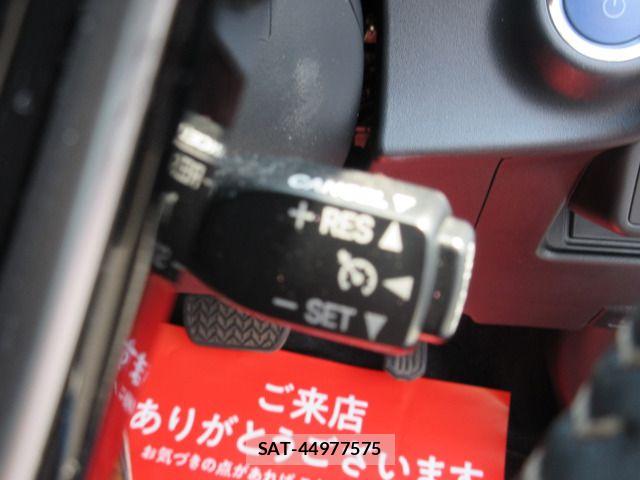 Toyota AQUA 2017-09 8072813-12