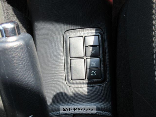 Toyota AQUA 2017-09 8072813-14