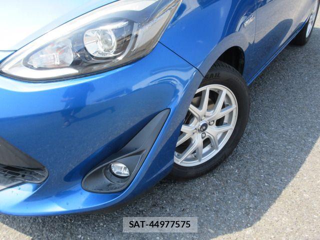 Toyota AQUA 2017-09 8072813-15