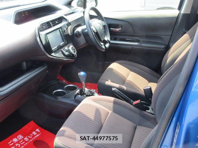 Toyota AQUA 2017-09 8072813-2