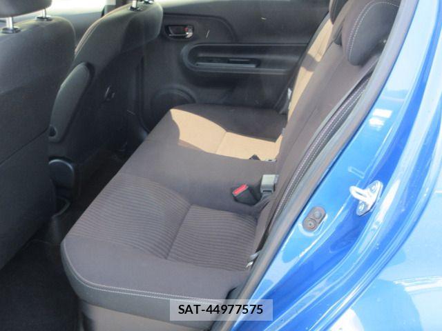 Toyota AQUA 2017-09 8072813-3