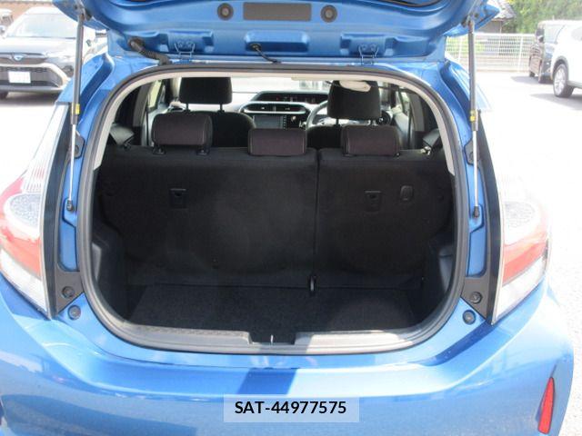 Toyota AQUA 2017-09 8072813-4
