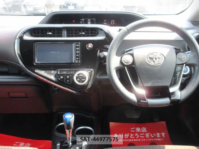 Toyota AQUA 2017-09 8072813-6