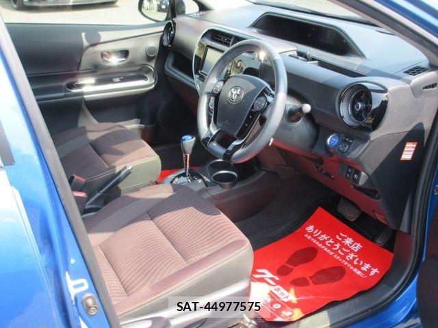 Toyota AQUA 2017-09 8072813-7
