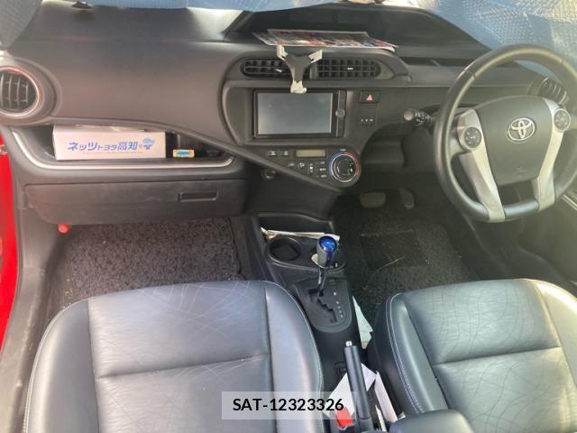 Toyota AQUA 2013-07 8072838-9