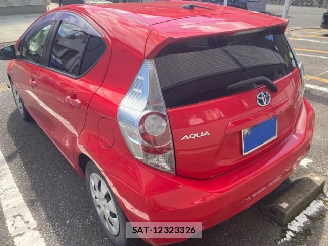 Toyota AQUA 2013-07 8072838-2