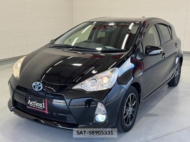 Toyota AQUA 2013-07 8072571-0