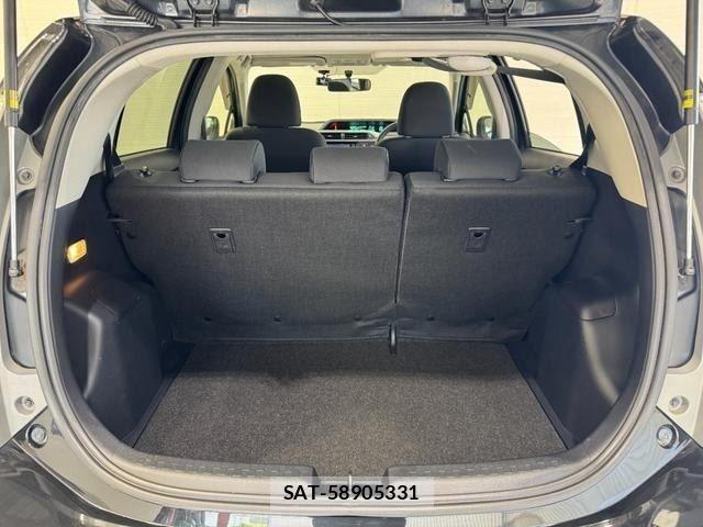 Toyota AQUA 2013-07 8072571-10