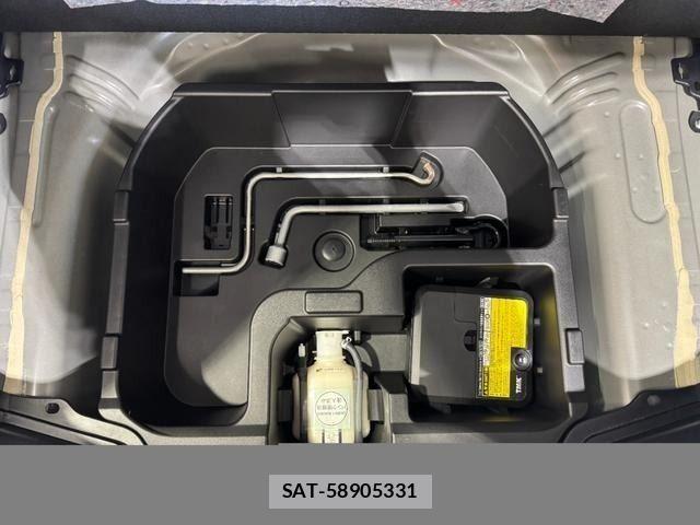 Toyota AQUA 2013-07 8072571-11