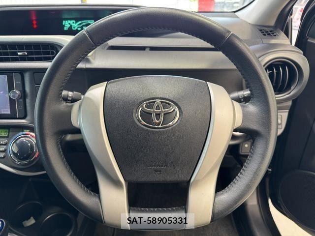 Toyota AQUA 2013-07 8072571-12