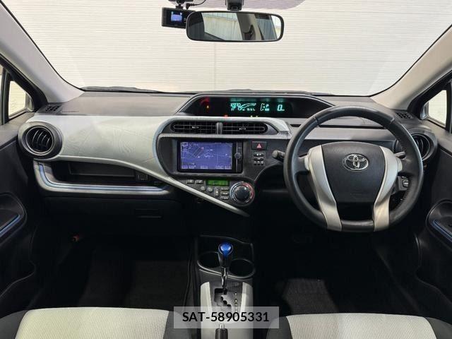 Toyota AQUA 2013-07 8072571-1