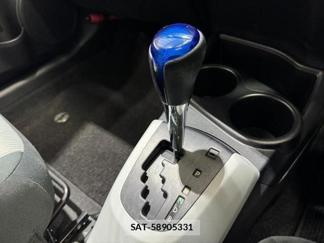 Toyota AQUA 2013-07 8072571-21