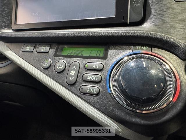 Toyota AQUA 2013-07 8072571-26