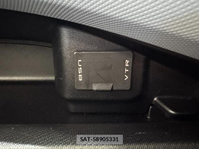 Toyota AQUA 2013-07 8072571-27
