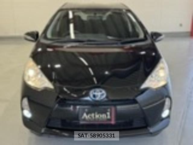 Toyota AQUA 2013-07 8072571-2
