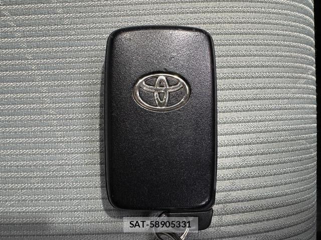 Toyota AQUA 2013-07 8072571-29