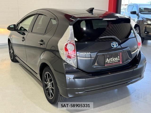 Toyota AQUA 2013-07 8072571-3