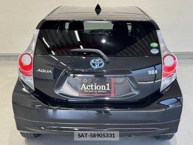 Toyota AQUA 2013-07 8072571-4