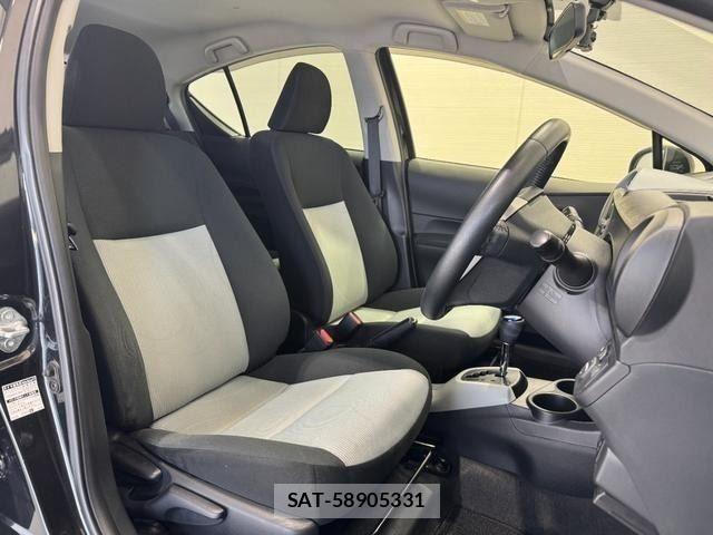 Toyota AQUA 2013-07 8072571-8